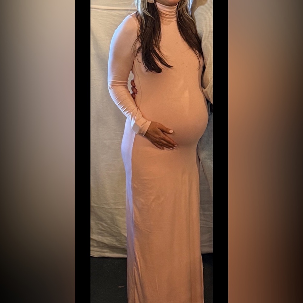 Chic Long Sleeve Maternity Dress in Soft Pink